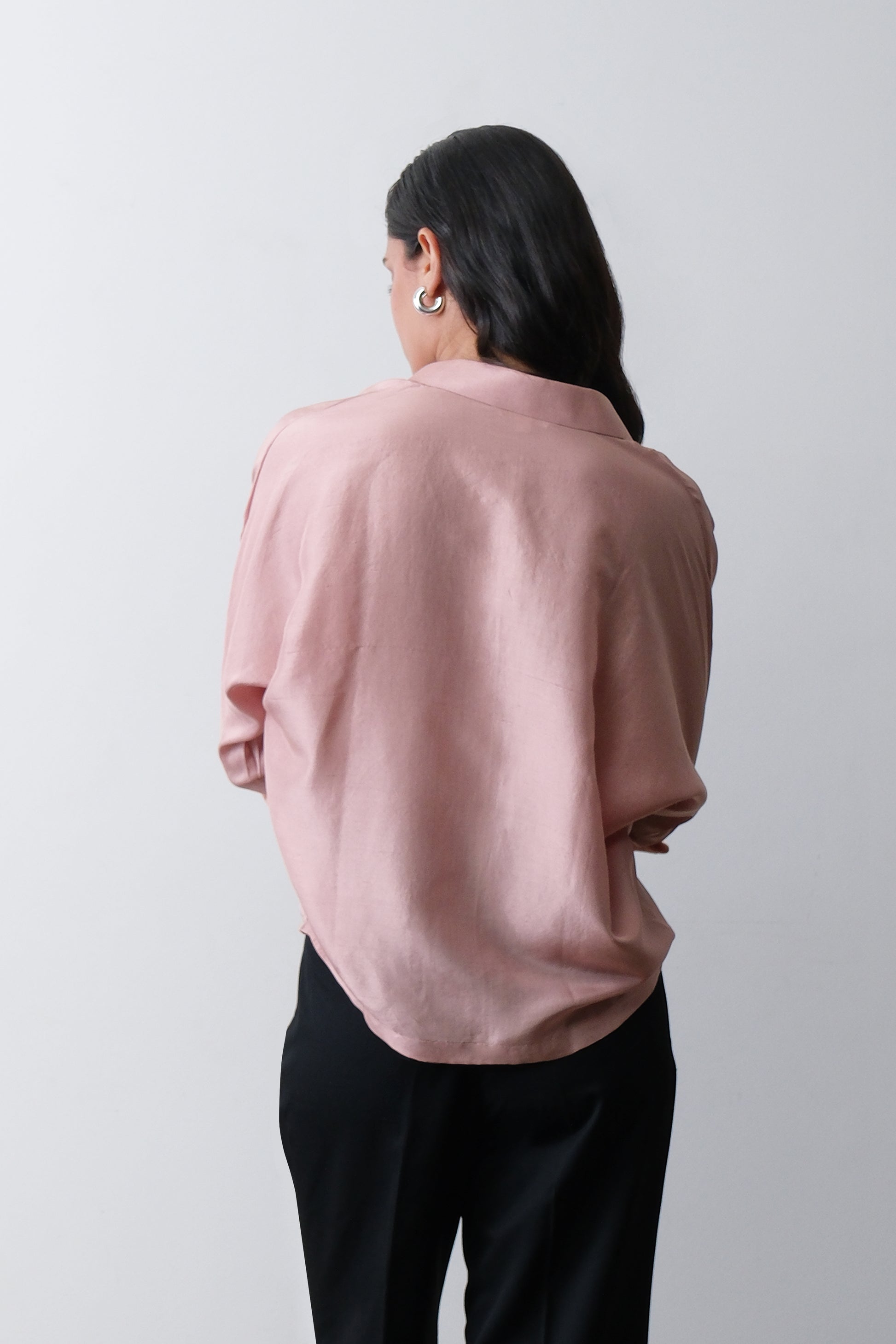 Dusty pink dupion silk shirt, back view with relaxed fit
